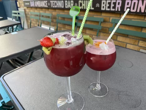 Un nouveau bar rue Masséna où les clients créent l'ambiance : bienvenue à Omega x Hyde
