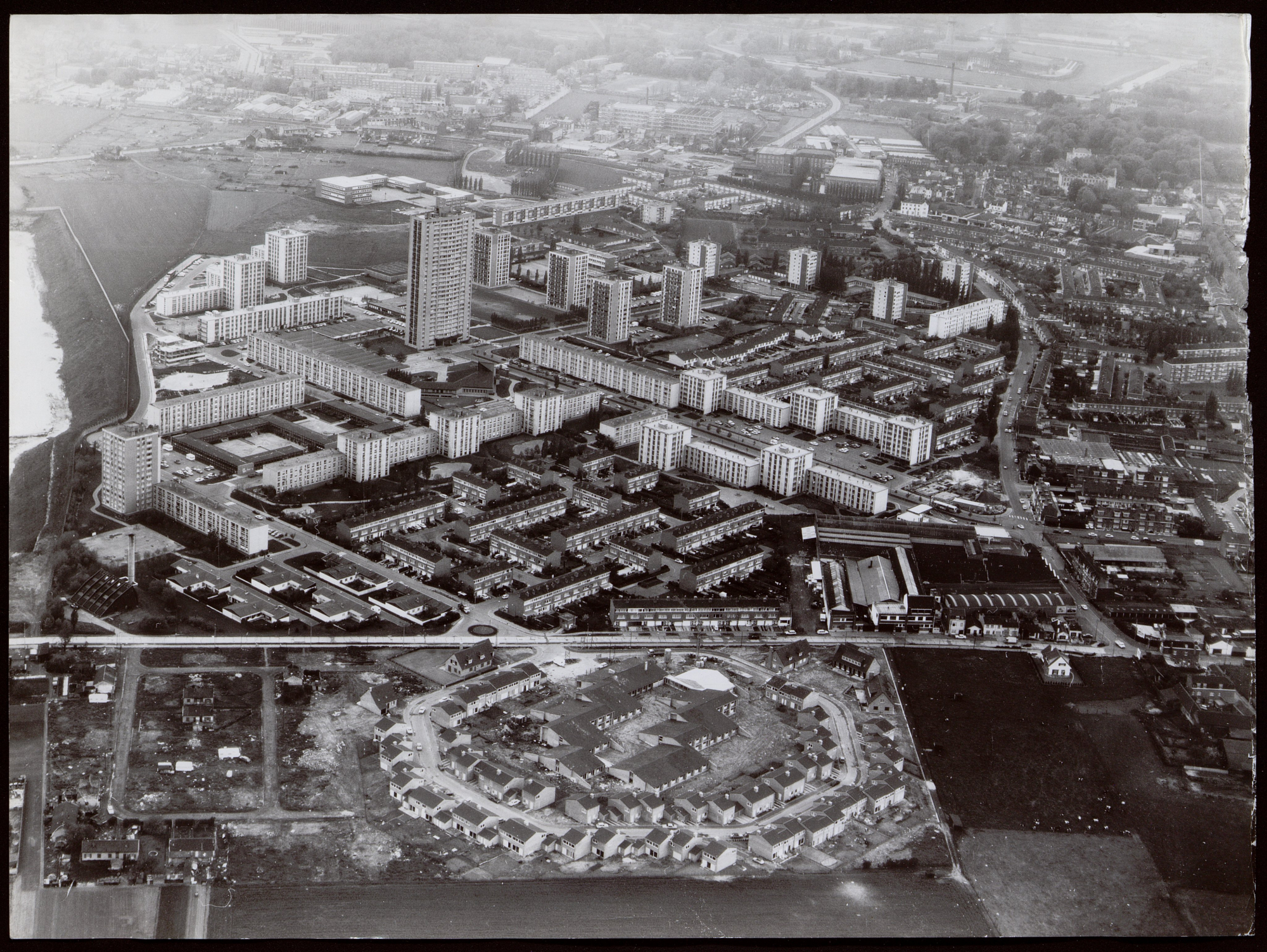 Vue aérienne du quartier des Oliveaux à Loos datant de 1975. ©Archives de la MEL