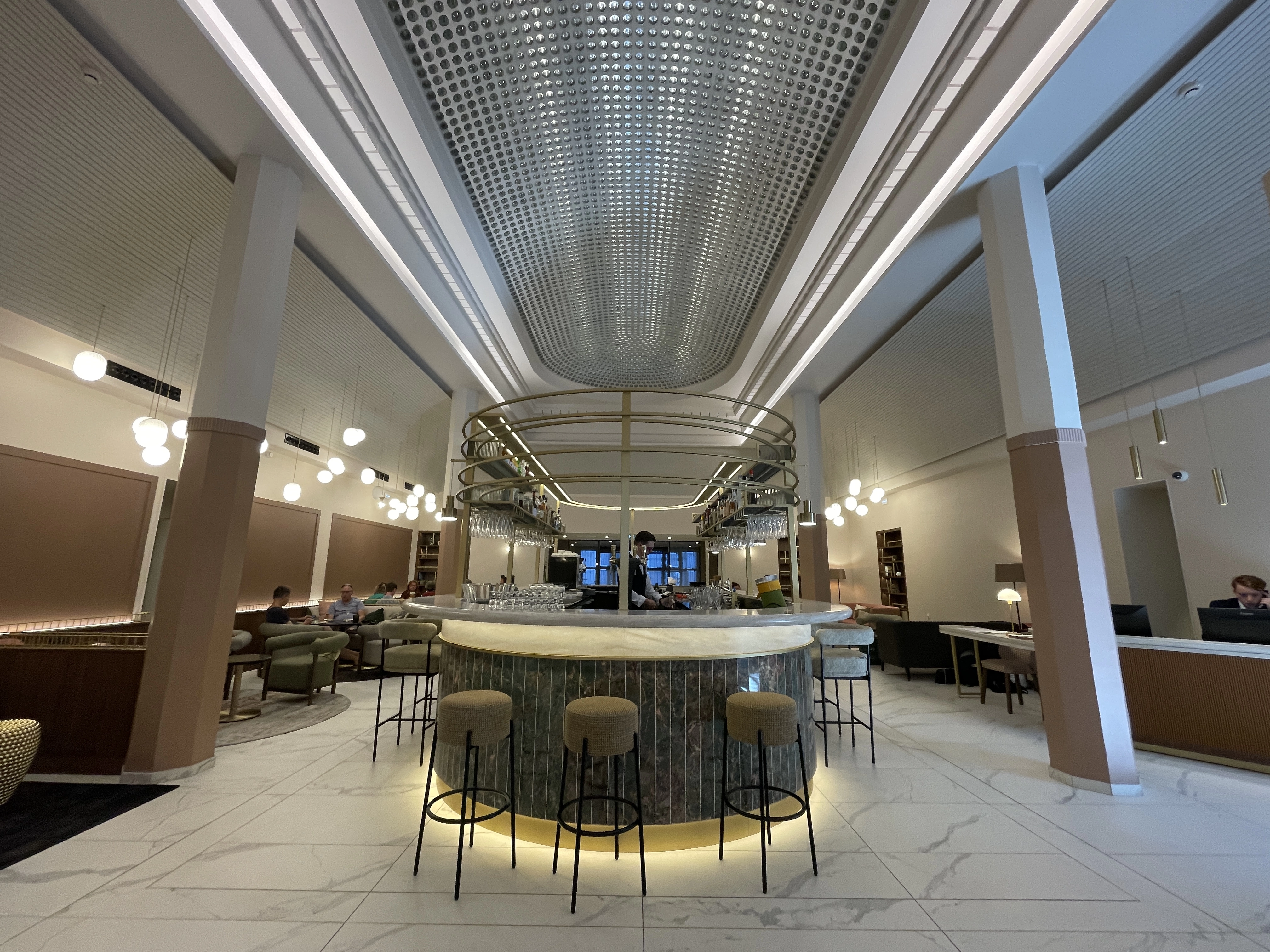 Le hall d'entrée avec sa verrière.
