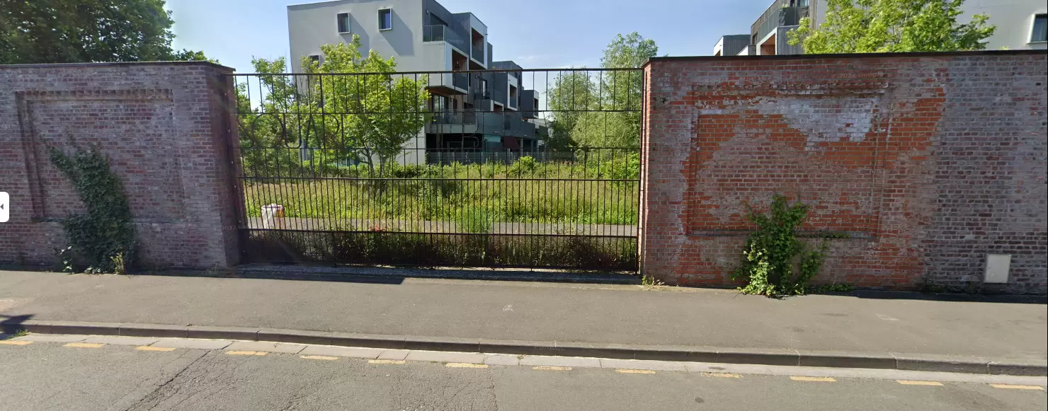 Aujourd'hui, une rue parallèle à la rue Berthelot, porte le nom de Paul et Elisée Paindavoine, 
