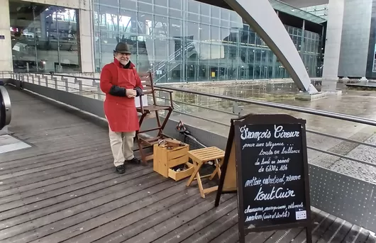 Le cireur de la gare Lille Europe François Ponche ouvre sa boutique en septembre