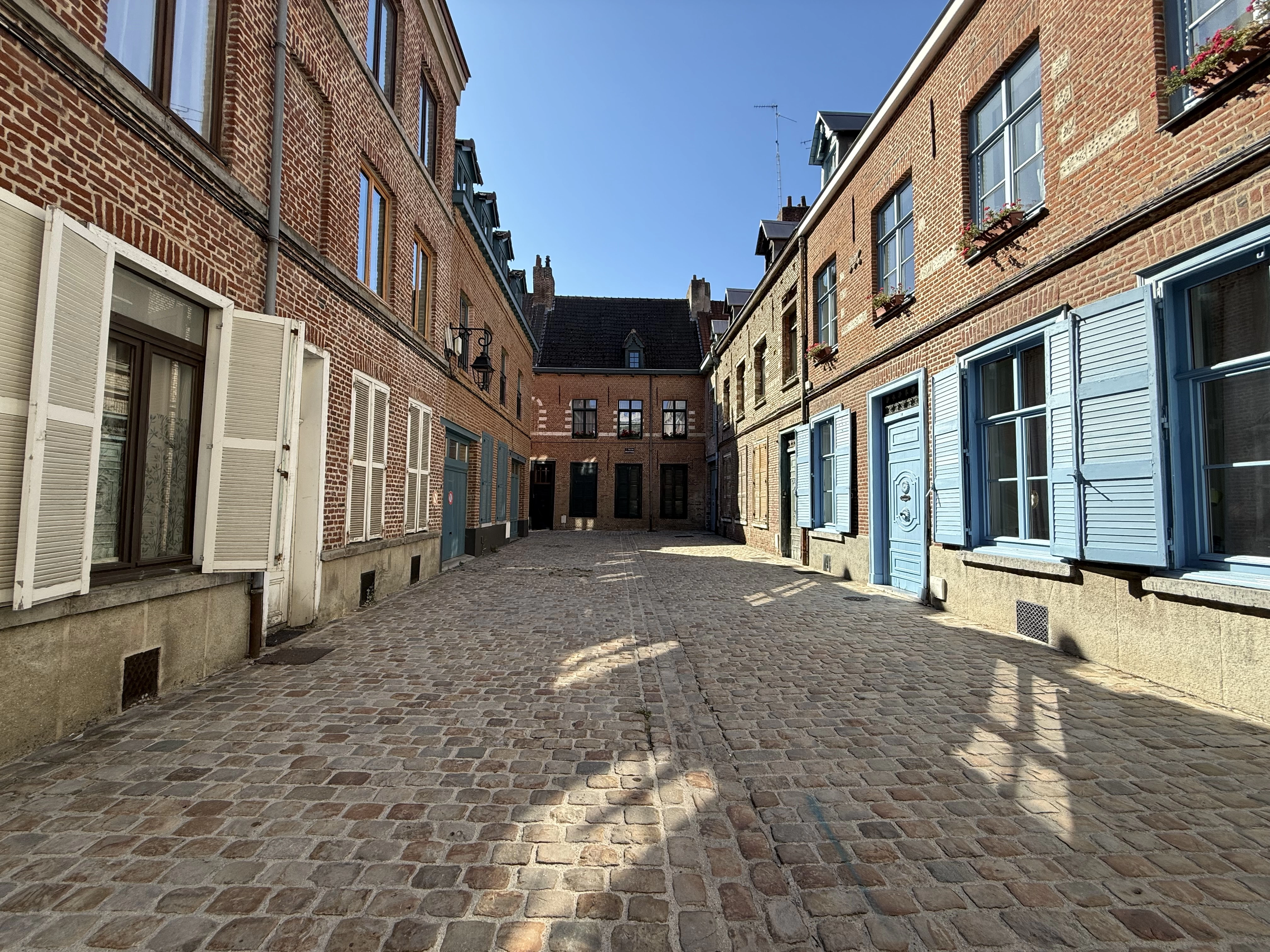 La rue des Brigittines, où vivaient six familles dont 42 personnes inscrites dans le registre des indigents.