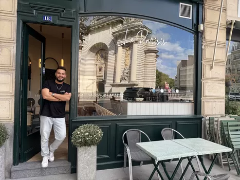 Le resto-bar à cocktails Parisis a ouvert à Lille-Centre avec une vue sur la Porte de Paris