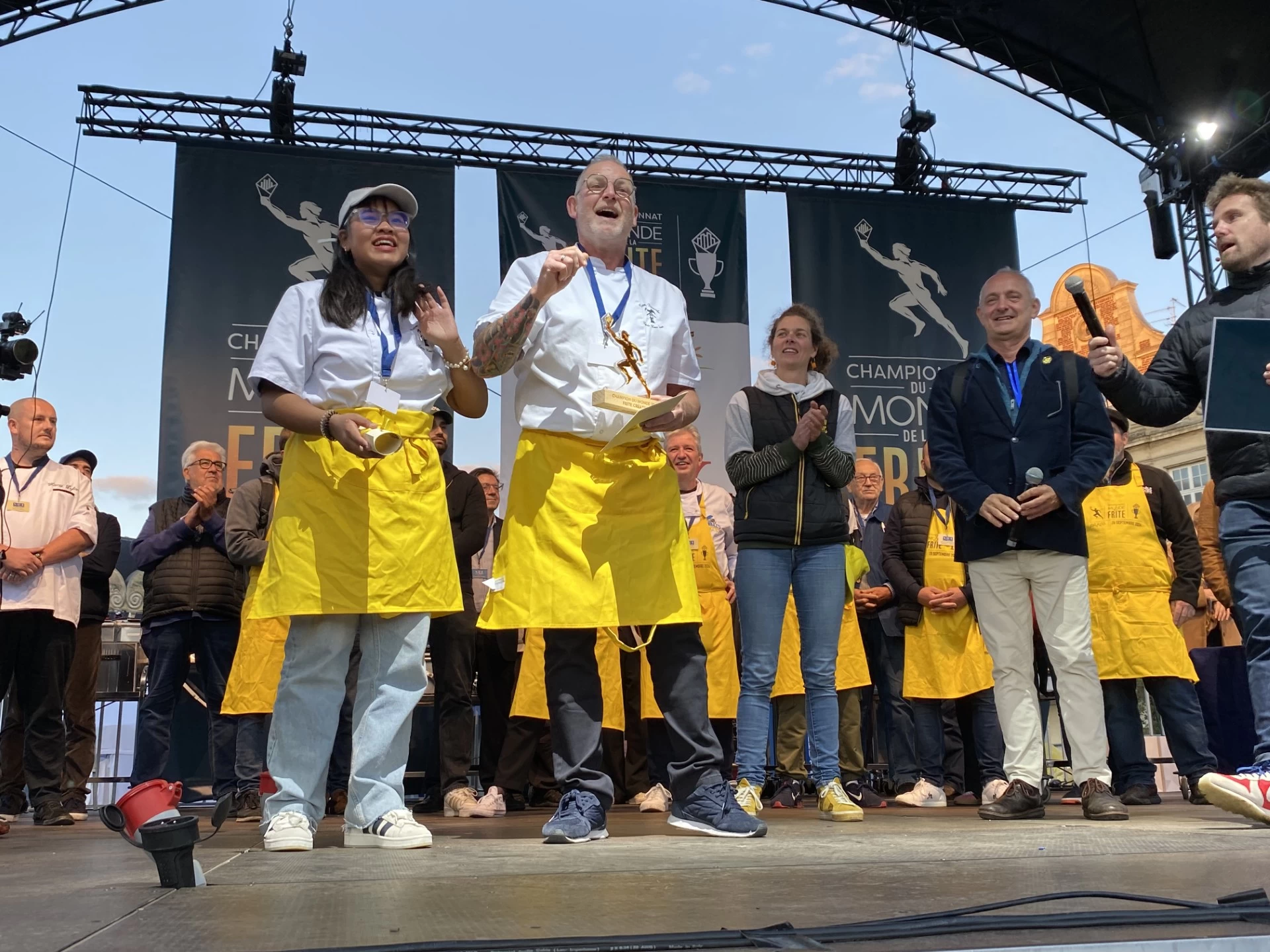 Laurent Fouache, prof d'Hénin-Beaumont a fait une glace à la frite en 2024. @Ludovic Maillard / La Voix du Nord