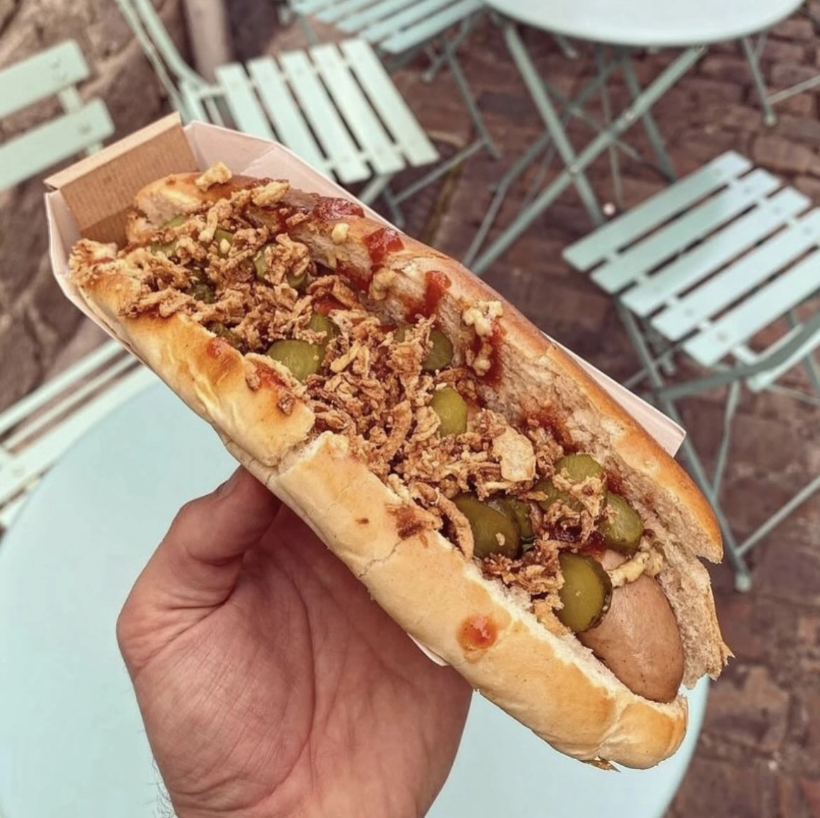Vous pouvez choisir chaque ingrédient (sauf le pain) du hot dog. @LesFrèresPinard