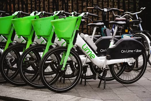 Lime déploie 1 000 vélos et trottinettes électriques supplémentaires dans la métropole lilloise