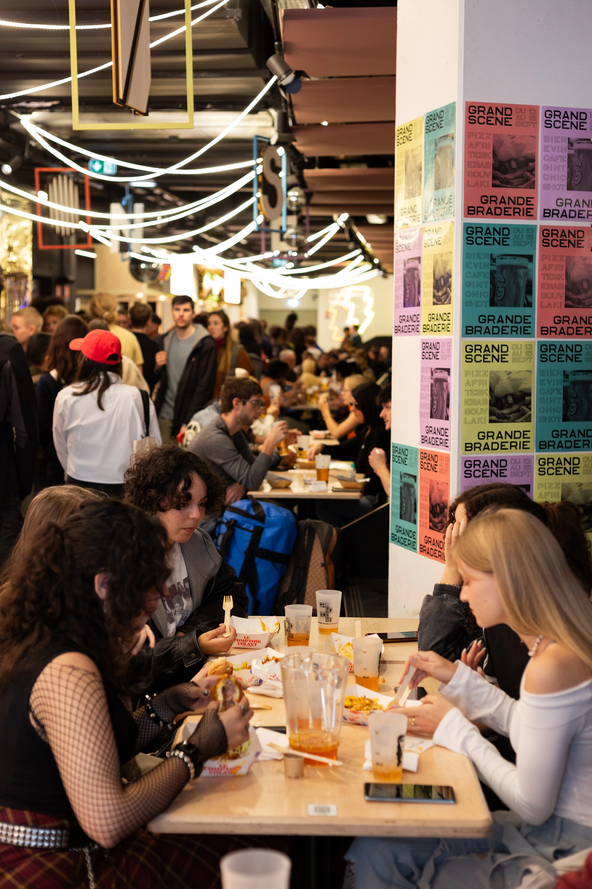 Le food court compte 10 restos. @CarolineDejonghe